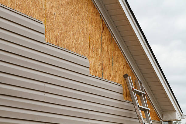 Professional Siding Contractor technician working in Bartlett, IL